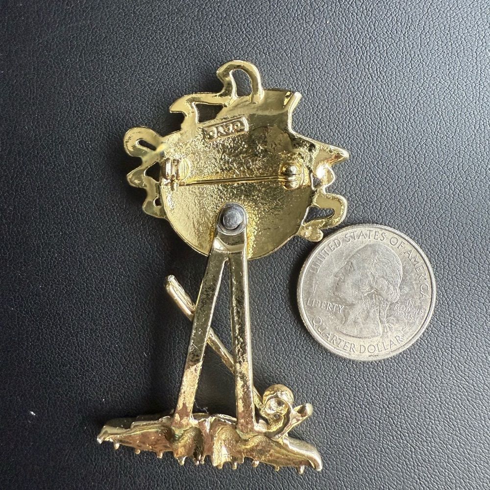 AJC Signed Articulating Gold Tone Vintage Lady Golfer Brooch. - Picture 6 of 7